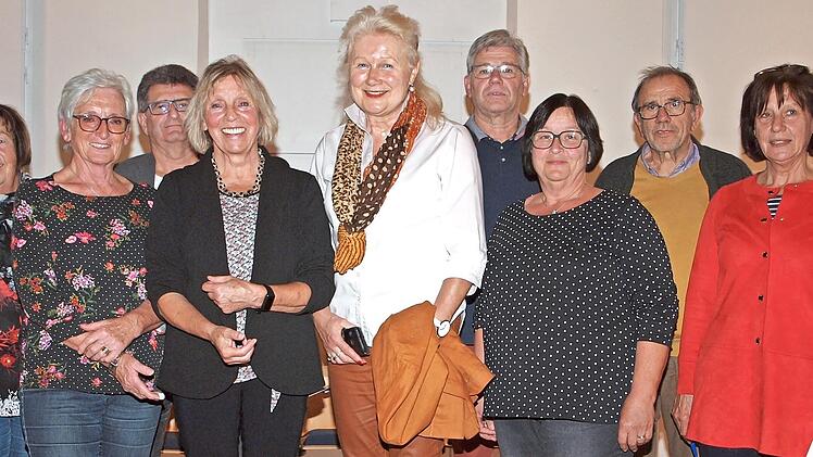 Das neu gewählte Vorstandsteam (v.li.): Roswitha Weigmann, Brigitte Raab, Alfred Scherbel, die beiden gemeinsamen Vorsitzenden Monika Faber und Sigrid Christeiner, Klaus Tremel, Edda Lindner, Kurt Hammer und Regina Lorenz