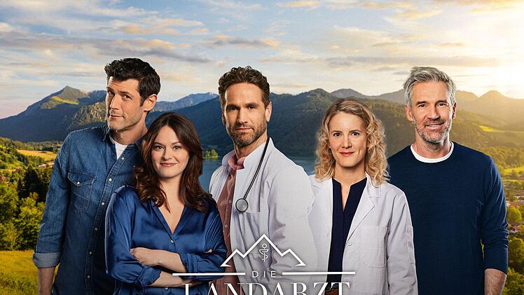 Sie spielen die Hauptrollen in der neuen, vierten Staffel der SAT.1-Vorabendserie "Die Landarztpraxis", von links: Michael Raphael Klein, Diane Willems, Oliver Franck, Juliane Fisch und Ben Braun.