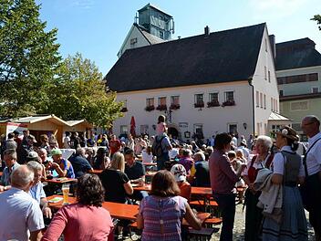 Gut gefüllt war der Buttenheimer Ortskern beim Genusstag am Sonntag. Foto: Andrea Spörlein