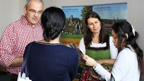 Hanngörg Zimmermann und Christiane Meyer beantworteten Fragen.  Foto: Carmen Schwind