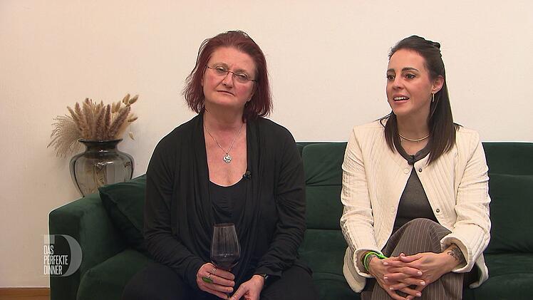 Wird Auftakt-Gastgeber Aron ihre Erwartungen erf&uuml;llen? Katja (links) und Anna sind gespannt.