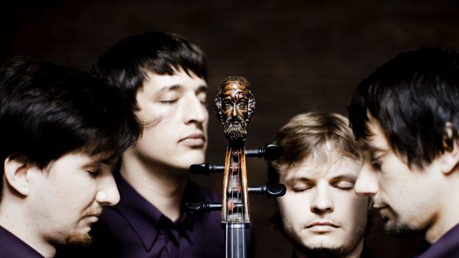 Das Apollon Musagète Quartett spielt am Samstag mit dem Bayerischen Kammerorchester Bad Brückenau beim Sommerkonzert "Traumdeuter". Foto: Marco Broggreve