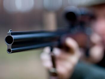 Drei Männer mit Gewehren und Pistole im Kreis Ansbach erwischt Drei Männer mit Gewehren und Pistole im Kreis Ansbach erwischt