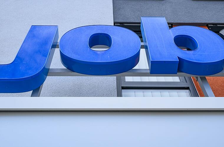 Frauen und Migranten oft überqualifiziert im Job