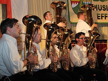 Die Musiker spielten schwungvoll. Fotos: Karl-Heinz Frank