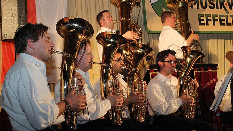 Die Musiker spielten schwungvoll. Fotos: Karl-Heinz Frank