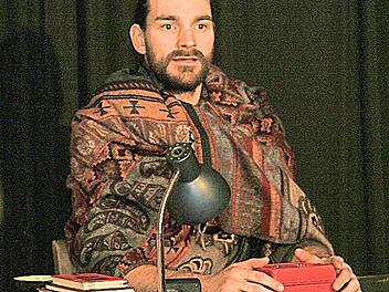Judas (Christoph Auer) möchte seine Tat auf ein menschliches Maß bringen. Er möchte nicht als "der" Verräter gesehen werden, sondern als Mensch. Foto: Klaus Klaschka