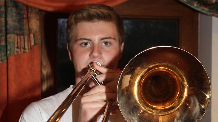 Julian spielt Blockflöte, Posaune und E-Gitarre. Foto: Sonny Adam