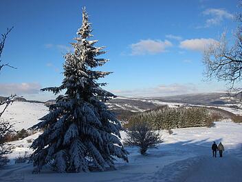 Das Winterwandern im Biosphärenreservat Rhön ist idyllisch.  Foto: Heike Beudert