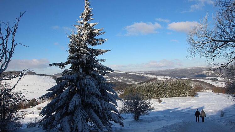 Das Winterwandern im Biosphärenreservat Rhön ist idyllisch.  Foto: Heike Beudert