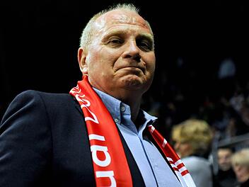 Uli Hoeneß ist wieder ganz der alte. Der wiedergewählte FC-Bayern-Präsident hat 28,5 Millionen Steuern hinterzogen, tönt aber jetzt, dass ein Freispruch "völlig normal" gewesen wäre. Foto: Teresa Tropf, dpa