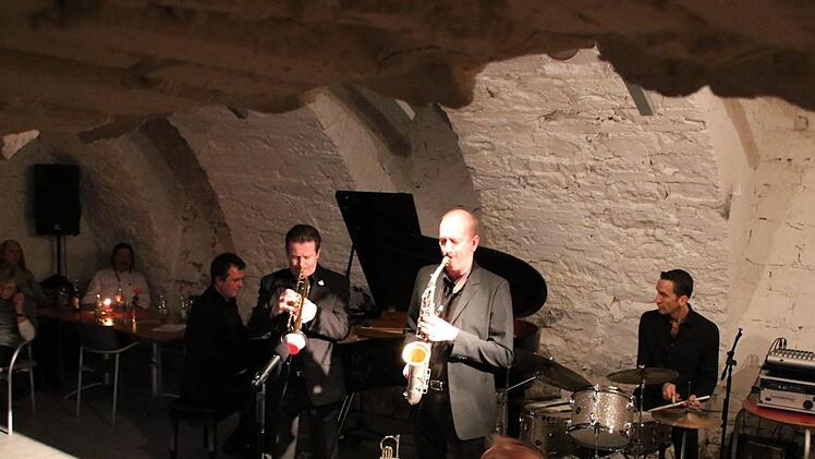 "Echoes of Swing" gastierte zum Start ihrer Jubiläumstournee in der Oberen Saline. Foto: Ralf Ruppert