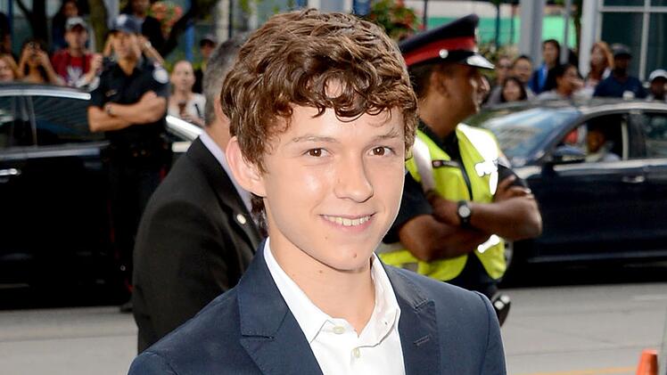 Mit gerade einmal 16 Jahren stand Tom Holland bereits auf den ersten gro&szlig;en Roten Teppichen. Wie hier bei der Premiere des Melodrama "The Impossible".