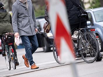 Mit Fahrrad auf Gehweg unterwegs: Frauen geraten in Bamberg aneinander