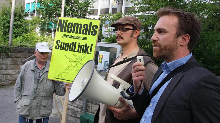 Thomas Wagner (rechts) hat keinen einfachen Job: Als Referent für Bürgerbeteiligung muss er sich auch den Demonstranten stellen und versuchen, den Bürgerprotest so zu bündeln, dass er in produktiven Vorschlägen mündet.