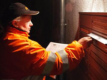 Margit Förster sorgt dafür, dass unsere Leser zum Frühstück ihre Zeitung auf dem Tisch haben. Foto: Marco Meißner