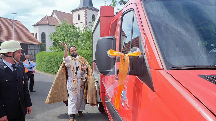 Fahrzeugweihe in Obererthal  Foto: Gerd Schaar