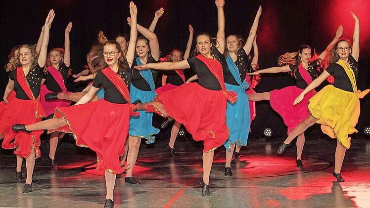 In der Mainfeldhalle wird bei der Galashow "Tanz und Licht" ein farbenfrohes Programm geboten. Foto: Klaus Gagel