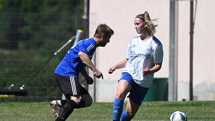 Unser Bild zeigt die 19-jährige Chiara-Sophie Matthes im Spiel bei der SG Sulzfeld. Foto: Anand Anders