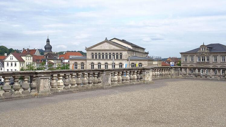 Blick von den Arkaden Richtung Landestheater.Foto: Jochen Berger