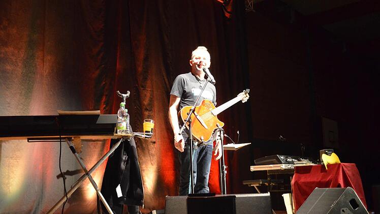 Willy Astor bei seinem Auftritt in Höchstadt. Foto: Larissa Händel