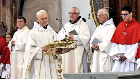 50. Priesterjubiläum Pater Bernhards mit den Geistlichen (von links) Pfarrer Michael Hirmer, Pater Bernhard Braun, Pater Heribert Arens und Pater Johannes Thum Foto: Andreas Welz