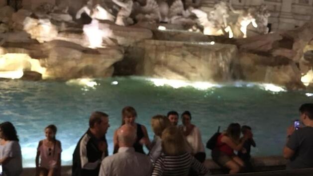 Wie toll Seubrigshausen ist, wissen jetzt auch die Touristen am berühmten Trevi-Brunnen in Rom. Foto: Gehrig