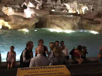 Wie toll Seubrigshausen ist, wissen jetzt auch die Touristen am berühmten Trevi-Brunnen in Rom. Foto: Gehrig