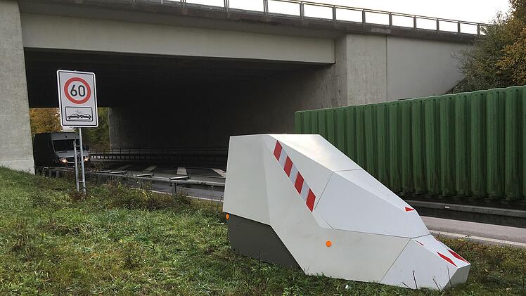 Futuristisch sieht der Anhänger aus: Die Rund-um-Verkleidung schützt vor Vandalismus.