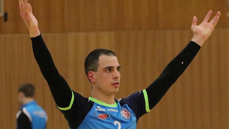 "Unterst&uuml;tzung von "ganz oben"? Von der niedrigen Decke in der heimischen Saaletalhalle erhoffen sich Moritz Rauber und die Hammelburg Volleys auch im Heimspiel gegen Dresden den ein oder anderen Punkt.