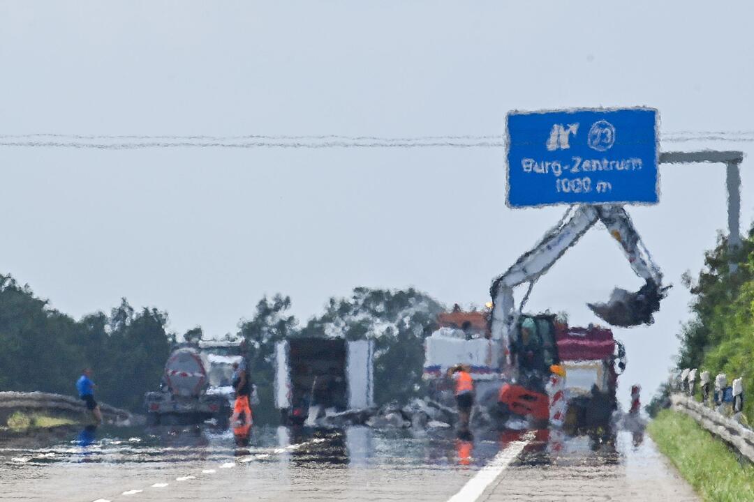 A2 bei Burg wegen Hitzesch&auml;den gesperrt