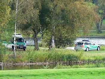 Die Leiche des 46-J&auml;hrigen haben Taucher der Bereitschaftspolizei am Mittwochnachmittag im Trebgaster Badesee gefunden. Foto: Dieter H&uuml;bner