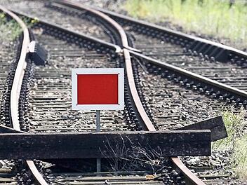 Der Bahnverkehr in Oberfranken soll ausgebaut und verbessert werden. Symbolbild: Maurizio Gambarini dpa