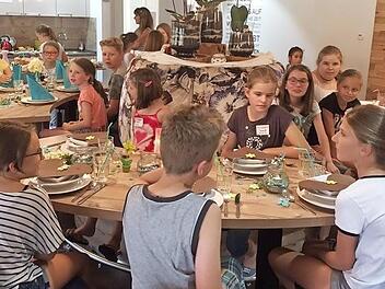 Die Obertrubacher Kinder kochten zusammen und genossen anschließend das Ergebnis. Foto: Gemeinde Obertrubach