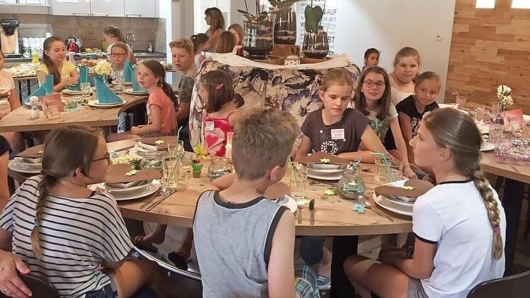 Die Obertrubacher Kinder kochten zusammen und genossen anschließend das Ergebnis. Foto: Gemeinde Obertrubach