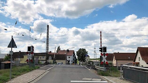 Aus Sicherheitsgr&uuml;nden aufgel&ouml;st werden soll der Bahn&uuml;bergang in Oberhaid. Foto: Horst Lange
