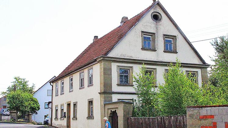 Idee für Nutzung gesucht: Erhaltenswert und Ortsbild-prägend ist das Haus Steggasse 3 in Wermerichshausen Foto: Dieter Britz