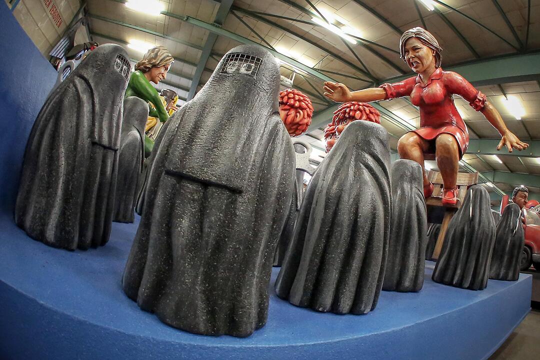 Motivwagen für Mainzer Rosenmontagszug