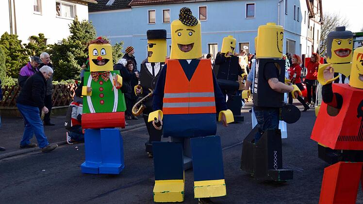 In Stralsbach feiern Legomännchen mit. Foto: Kathrin Kupka-Hahn