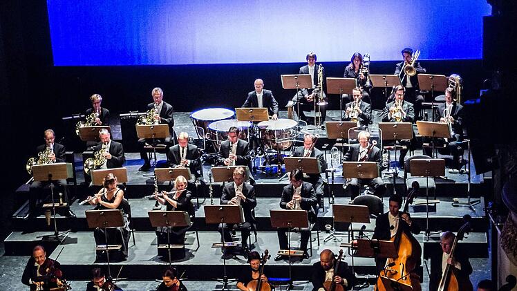 Impressionen vom Sinfoniekonzert des Landestheaters unter der Leitung von Alexander Merzyn.Foto: Jochen Berger