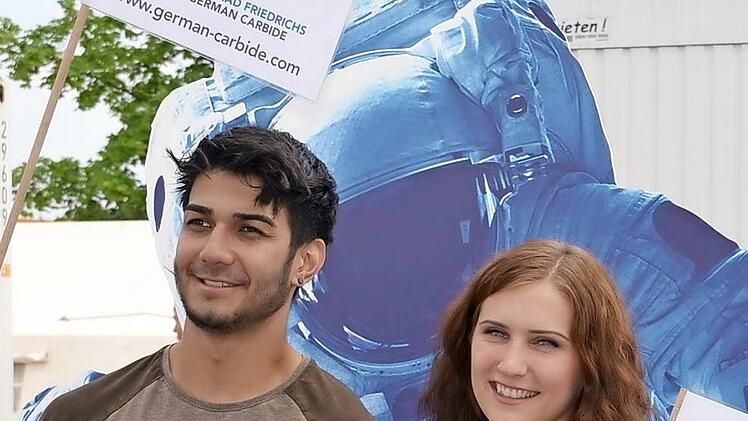 Vanessa Reuschlein und Alexander Groß ließen sich an der Selfie-Station ablichten. Foto: U. Prawitz
