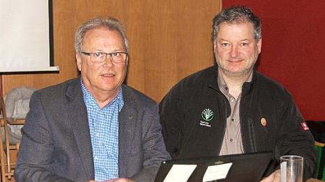 Geschäftsführer Manfred Kraus (links) und Kreisobmann Klaus Merkel informierten die Landwirte in Ebern über aktuelle Themen der Agrarpolitik und Rechtsänderungen im Agrarbereich.  Foto: Günther Geiling