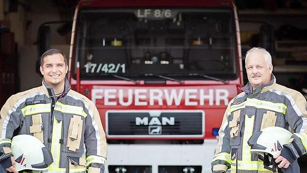 Patrick Sorger (l.) und Erwin Bergner sind begeistert von ihren neuen Schutzanz&uuml;gen. Foto: privat