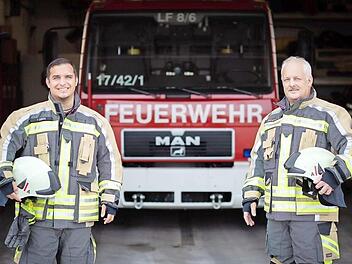 Patrick Sorger (l.) und Erwin Bergner sind begeistert von ihren neuen Schutzanzügen. Foto: privat
