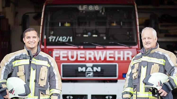 Patrick Sorger (l.) und Erwin Bergner sind begeistert von ihren neuen Schutzanzügen. Foto: privat