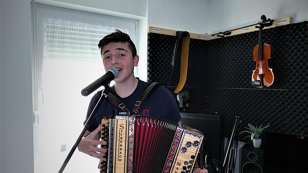 Marcel Benker will am Sonntag in der Live-Show "Immer wieder sonntags" sein au&szlig;ergew&ouml;hnliches Musiktalent unter Beweis stellen.