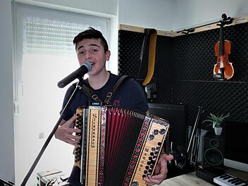 Marcel Benker will am Sonntag in der Live-Show "Immer wieder sonntags" sein außergewöhnliches Musiktalent unter Beweis stellen.
