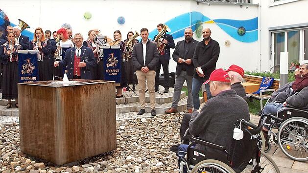 Die Blaskapelle Hochstadt spielte im Sozialzentrum der Arbeiterwohlfahrt in Redwitz auf.