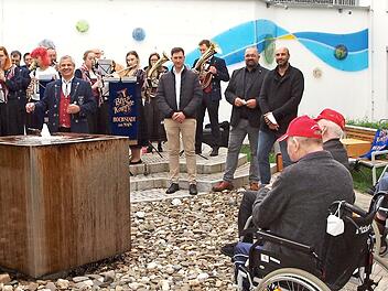 Die Blaskapelle Hochstadt spielte im Sozialzentrum der Arbeiterwohlfahrt in Redwitz auf.