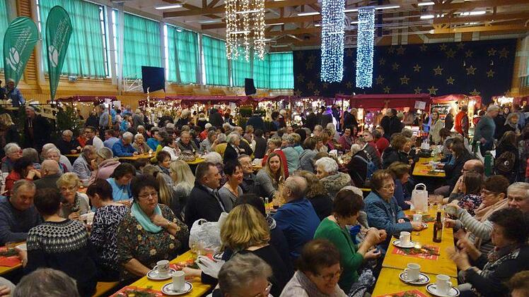Zusammenrücken hieß es in der Cafeteria.Norbert Neugebauer